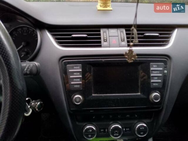 Білий Шкода Октавія, об'ємом двигуна 1.6 л та пробігом 249 тис. км за 11250 $, фото 8 на Automoto.ua