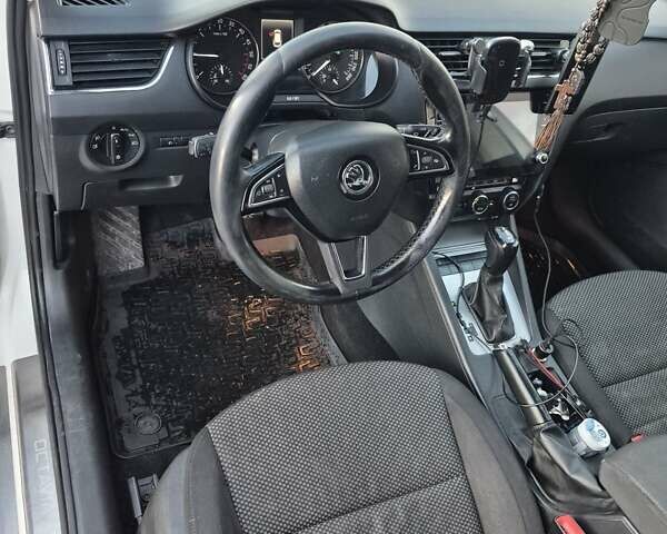 Шкода Октавія 2014 у Івано-Франківську на Automoto.ua Білий Шкода Октавія, об'ємом двигуна 1.6 л та пробігом 300 тис. км за 11250 $, фото 12 на Automoto.ua