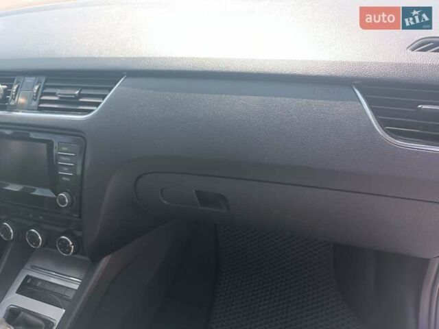 Білий Шкода Октавія, об'ємом двигуна 1.6 л та пробігом 297 тис. км за 10499 $, фото 10 на Automoto.ua