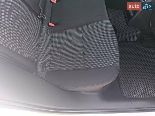 Білий Шкода Октавія, об'ємом двигуна 1.6 л та пробігом 297 тис. км за 10499 $, фото 22 на Automoto.ua