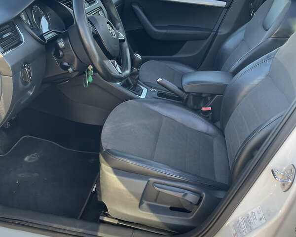 Белый Шкода Октавия, объемом двигателя 1.97 л и пробегом 303 тыс. км за 13500 $, фото 37 на Automoto.ua