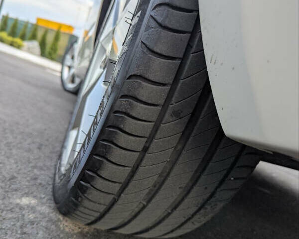 Белый Шкода Октавия, объемом двигателя 1.6 л и пробегом 338 тыс. км за 10399 $, фото 51 на Automoto.ua