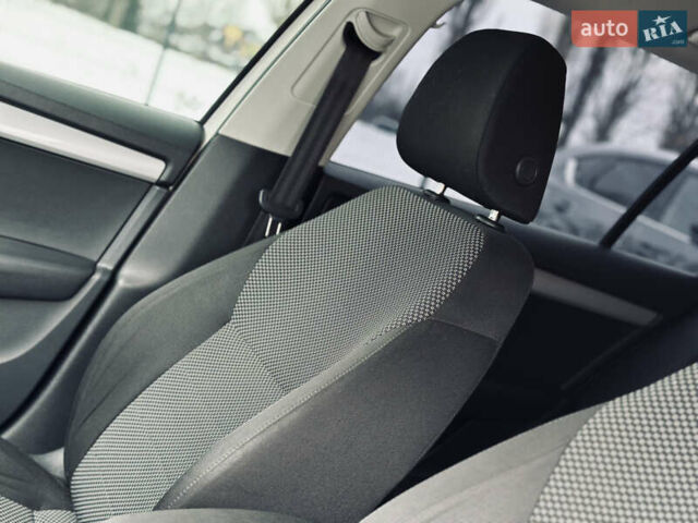 Белый Шкода Октавия, объемом двигателя 1.2 л и пробегом 260 тыс. км за 8499 $, фото 31 на Automoto.ua