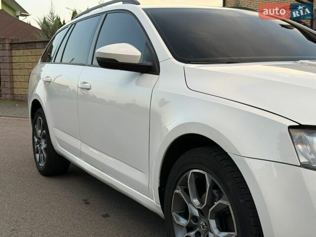Белый Шкода Октавия, объемом двигателя 2 л и пробегом 283 тыс. км за 9900 $, фото 3 на Automoto.ua