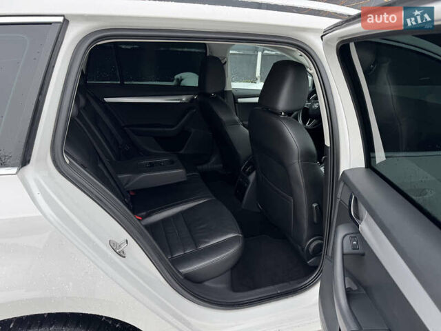 Белый Шкода Октавия, объемом двигателя 2 л и пробегом 229 тыс. км за 13800 $, фото 56 на Automoto.ua