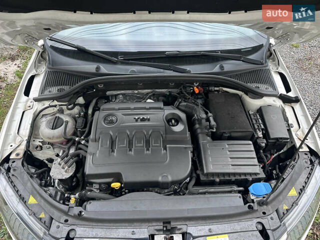 Білий Шкода Октавія, об'ємом двигуна 1.97 л та пробігом 193 тис. км за 11000 $, фото 19 на Automoto.ua