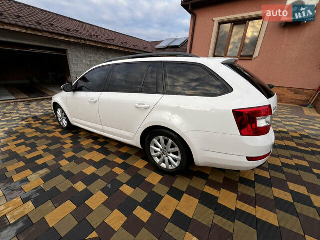 Білий Шкода Октавія, об'ємом двигуна 1.6 л та пробігом 230 тис. км за 11000 $, фото 3 на Automoto.ua