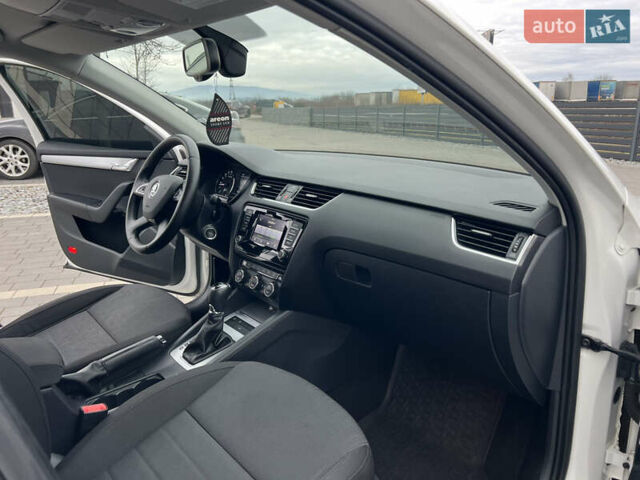 Белый Шкода Октавия, объемом двигателя 2 л и пробегом 251 тыс. км за 12999 $, фото 27 на Automoto.ua