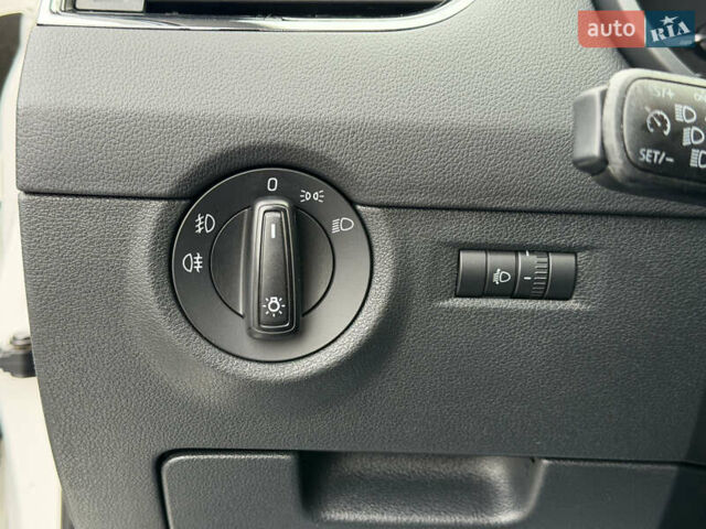 Білий Шкода Октавія, об'ємом двигуна 1.6 л та пробігом 204 тис. км за 11299 $, фото 48 на Automoto.ua