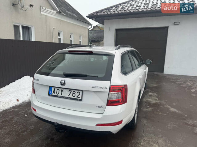 Белый Шкода Октавия, объемом двигателя 1.6 л и пробегом 230 тыс. км за 10500 $, фото 5 на Automoto.ua