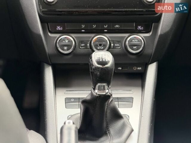 Білий Шкода Октавія, об'ємом двигуна 1.97 л та пробігом 220 тис. км за 12300 $, фото 43 на Automoto.ua