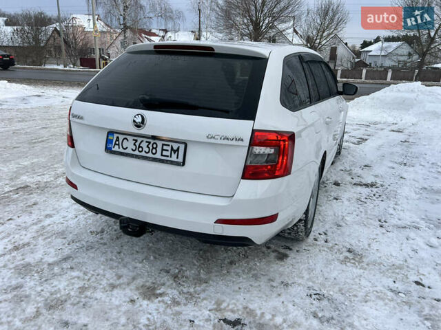 Белый Шкода Октавия, объемом двигателя 1.6 л и пробегом 250 тыс. км за 10500 $, фото 13 на Automoto.ua