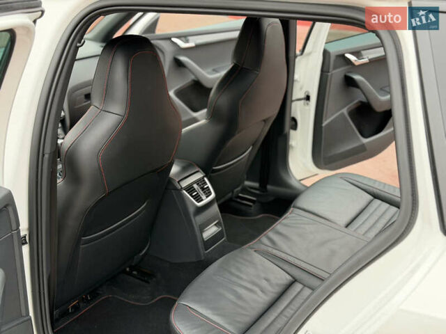 Белый Шкода Октавия, объемом двигателя 2 л и пробегом 230 тыс. км за 15200 $, фото 51 на Automoto.ua