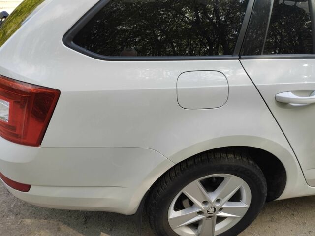 Шкода Октавія 2014 у Тернополі на Automoto.ua Білий Шкода Октавія, об'ємом двигуна 1.2 л та пробігом 218 тис. км за 8200 $, фото 6 на Automoto.ua