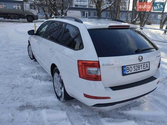 Белый Шкода Октавия, объемом двигателя 1.2 л и пробегом 215 тыс. км за 8400 $, фото 1 на Automoto.ua