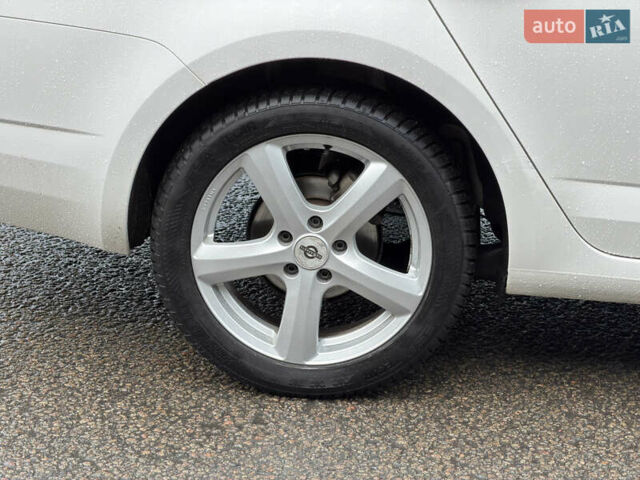 Білий Шкода Октавія, об'ємом двигуна 1.6 л та пробігом 204 тис. км за 11299 $, фото 22 на Automoto.ua