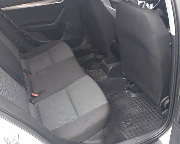 Белый Шкода Октавия, объемом двигателя 1.6 л и пробегом 340 тыс. км за 9500 $, фото 15 на Automoto.ua