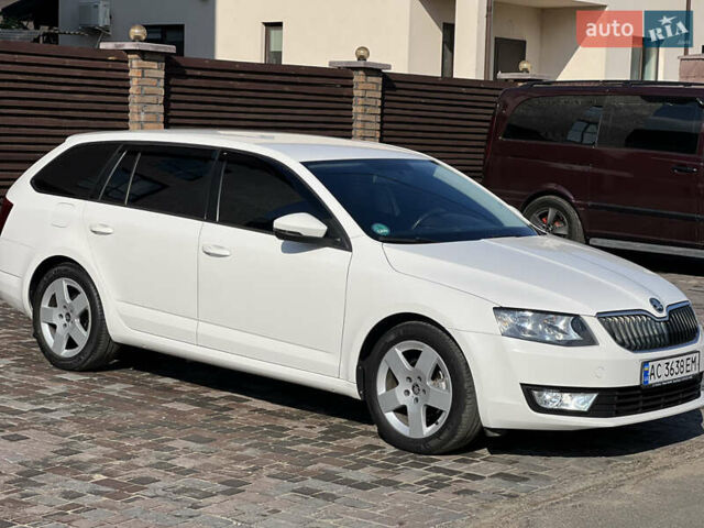 Білий Шкода Октавія, об'ємом двигуна 1.6 л та пробігом 248 тис. км за 10700 $, фото 32 на Automoto.ua