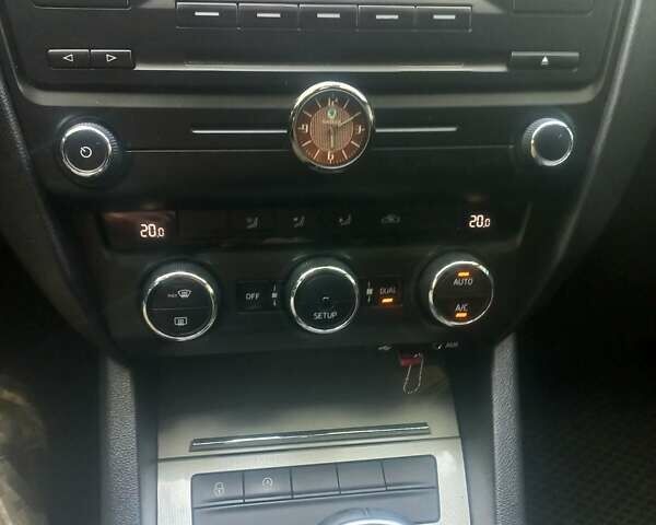 Белый Шкода Октавия, объемом двигателя 1.6 л и пробегом 241 тыс. км за 11300 $, фото 18 на Automoto.ua