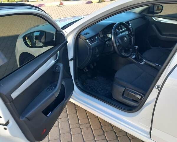 Белый Шкода Октавия, объемом двигателя 1.6 л и пробегом 273 тыс. км за 9600 $, фото 13 на Automoto.ua