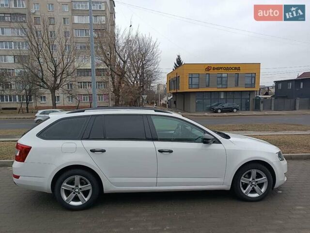 Белый Шкода Октавия, объемом двигателя 1.2 л и пробегом 175 тыс. км за 9000 $, фото 3 на Automoto.ua