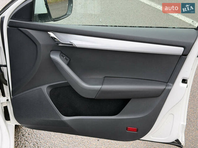 Білий Шкода Октавія, об'ємом двигуна 1.6 л та пробігом 204 тис. км за 11299 $, фото 41 на Automoto.ua