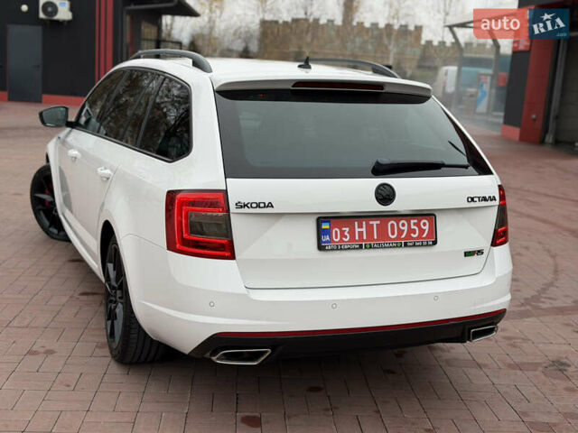 Белый Шкода Октавия, объемом двигателя 2 л и пробегом 230 тыс. км за 15300 $, фото 61 на Automoto.ua