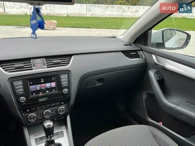 Белый Шкода Октавия, объемом двигателя 1.8 л и пробегом 182 тыс. км за 11650 $, фото 137 на Automoto.ua