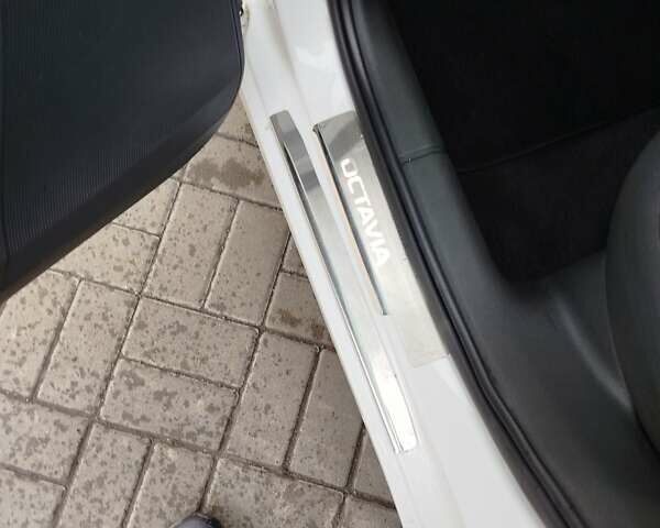 Шкода Октавия 2014 в Казатине на Automoto.ua Белый Шкода Октавия, объемом двигателя 1.97 л и пробегом 199 тыс. км за 11500 $, фото 45 на Automoto.ua