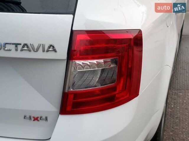 Білий Шкода Октавія, об'ємом двигуна 2 л та пробігом 328 тис. км за 8990 $, фото 11 на Automoto.ua