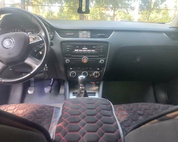 Белый Шкода Октавия, объемом двигателя 1.6 л и пробегом 241 тыс. км за 11300 $, фото 25 на Automoto.ua