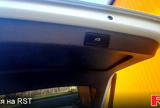 Білий Шкода Октавія, об'ємом двигуна 2 л та пробігом 264 тис. км за 13300 $, фото 6 на Automoto.ua