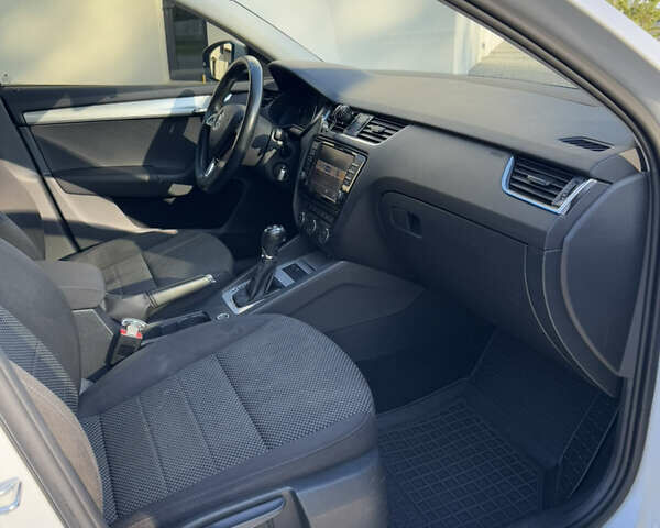 Білий Шкода Октавія, об'ємом двигуна 1.97 л та пробігом 225 тис. км за 12600 $, фото 42 на Automoto.ua