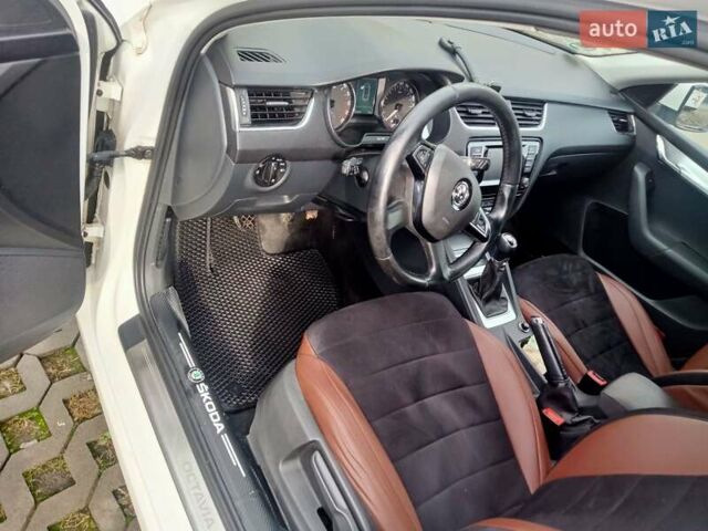 Білий Шкода Октавія, об'ємом двигуна 1.97 л та пробігом 328 тис. км за 11600 $, фото 19 на Automoto.ua