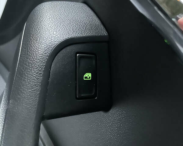 Білий Шкода Октавія, об'ємом двигуна 1.97 л та пробігом 278 тис. км за 13400 $, фото 21 на Automoto.ua