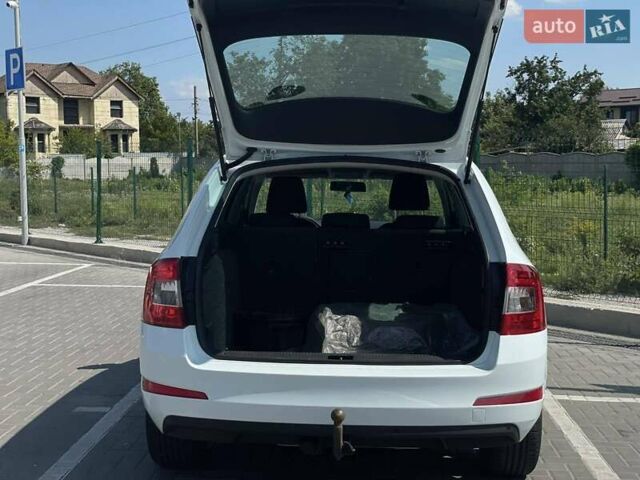 Білий Шкода Октавія, об'ємом двигуна 1.6 л та пробігом 248 тис. км за 10800 $, фото 11 на Automoto.ua