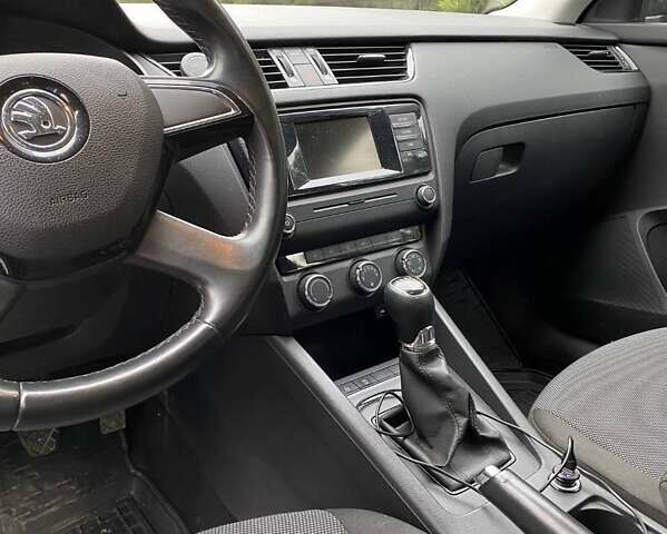 Шкода Октавия 2015 в Днепре (Днепропетровске) на Automoto.ua Белый Шкода Октавия, объемом двигателя 1.4 л и пробегом 202 тыс. км за 10500 $, фото 5 на Automoto.ua