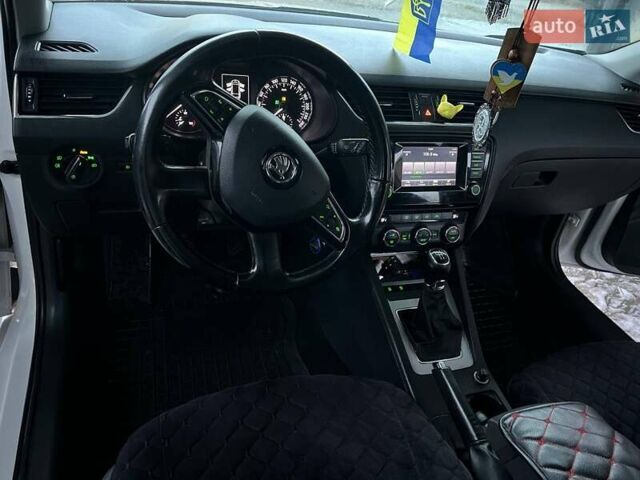 Белый Шкода Октавия, объемом двигателя 1.6 л и пробегом 179 тыс. км за 11200 $, фото 4 на Automoto.ua