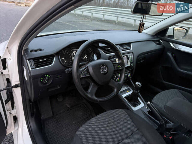 Белый Шкода Октавия, объемом двигателя 1.6 л и пробегом 283 тыс. км за 9800 $, фото 25 на Automoto.ua