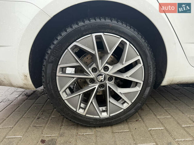 Белый Шкода Октавия, объемом двигателя 2.01 л и пробегом 300 тыс. км за 16500 $, фото 13 на Automoto.ua