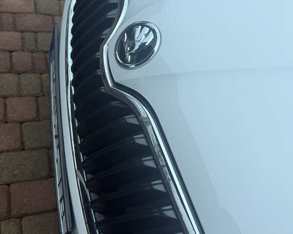 Белый Шкода Октавия, объемом двигателя 2.01 л и пробегом 300 тыс. км за 16500 $, фото 4 на Automoto.ua