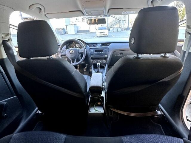 Білий Шкода Октавія, об'ємом двигуна 1.6 л та пробігом 189 тис. км за 10400 $, фото 21 на Automoto.ua