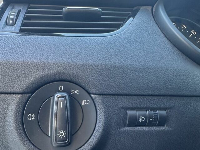 Білий Шкода Октавія, об'ємом двигуна 1.6 л та пробігом 189 тис. км за 10400 $, фото 16 на Automoto.ua