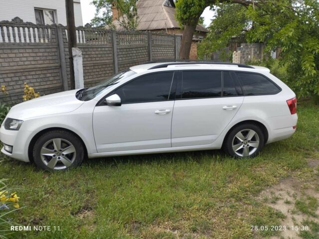 Білий Шкода Октавія, об'ємом двигуна 2 л та пробігом 350 тис. км за 13500 $, фото 2 на Automoto.ua