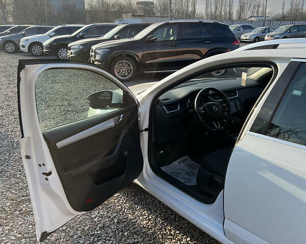 Белый Шкода Октавия, объемом двигателя 1.6 л и пробегом 307 тыс. км за 9900 $, фото 8 на Automoto.ua