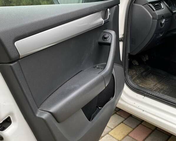 Шкода Октавия 2015 в Днепре (Днепропетровске) на Automoto.ua Белый Шкода Октавия, объемом двигателя 1.4 л и пробегом 202 тыс. км за 10500 $, фото 7 на Automoto.ua