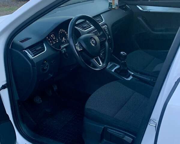 Белый Шкода Октавия, объемом двигателя 2 л и пробегом 189 тыс. км за 12750 $, фото 7 на Automoto.ua