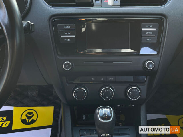 Білий Шкода Октавія, об'ємом двигуна 1.6 л та пробігом 286 тис. км за 11000 $, фото 24 на Automoto.ua