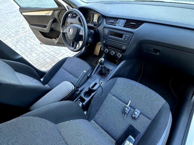 Білий Шкода Октавія, об'ємом двигуна 1.6 л та пробігом 189 тис. км за 10400 $, фото 20 на Automoto.ua