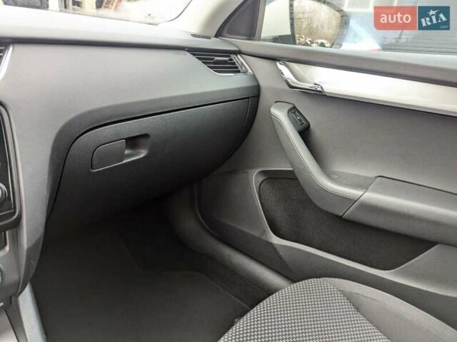 Белый Шкода Октавия, объемом двигателя 1.4 л и пробегом 206 тыс. км за 12100 $, фото 13 на Automoto.ua